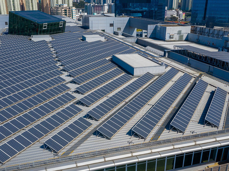 Az Európai Parlament jóváhagyja a napelemek épületekre történő telepítésének jogi kötelezettségét